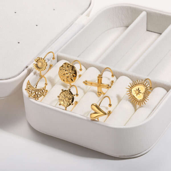 Special-interest Design Moon Heart Small Chrysanthemum Adjustable Ring