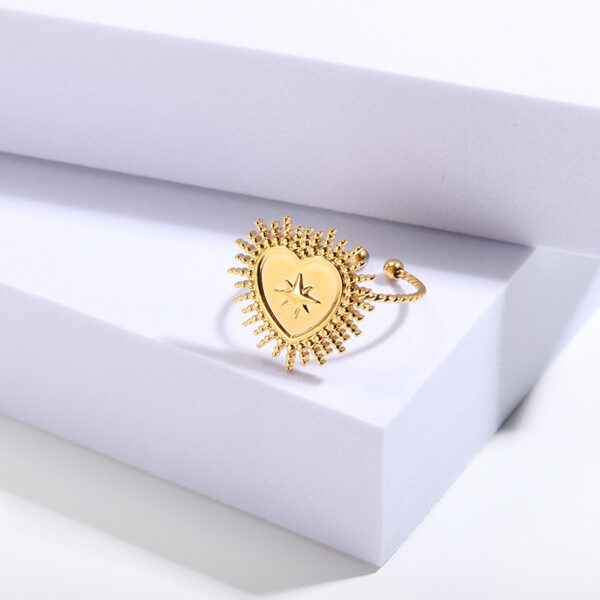 Special-interest Design Moon Heart Small Chrysanthemum Adjustable Ring - Image 3