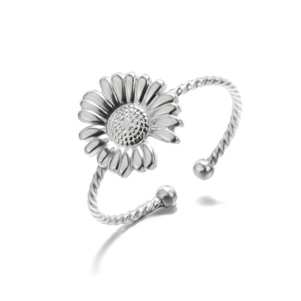 Special-interest Design Moon Heart Small Chrysanthemum Adjustable Ring - Image 6